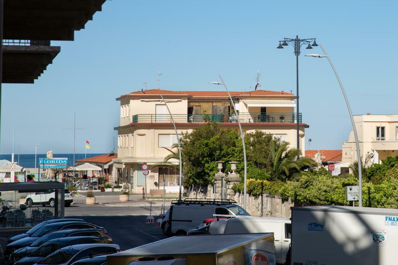 Mirabilia Beach Viareggio Exteriör bild